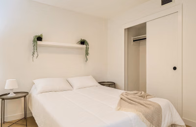 Amenities?w=400&h=260&fit=crop&q=40&auto=format&trim=auto