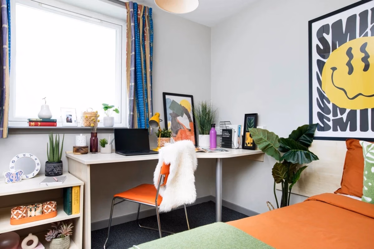 Amenities?w=400&h=260&fit=crop&q=40&auto=format&trim=auto