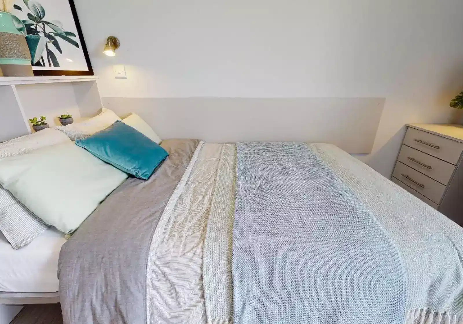 Common Area?w=400&h=260&fit=crop&q=40&auto=format&trim=auto