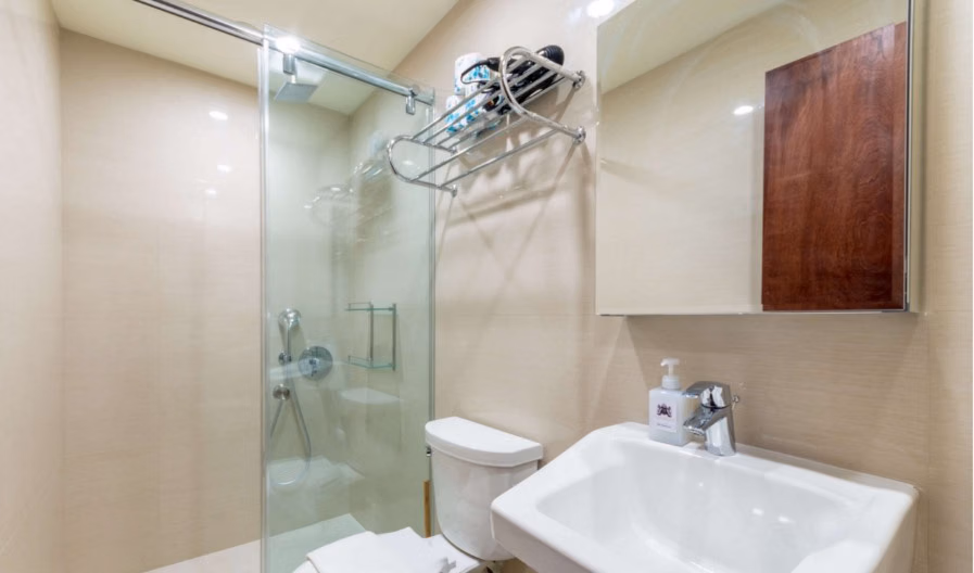 Kitchen?w=400&h=260&fit=crop&q=40&auto=format&trim=auto