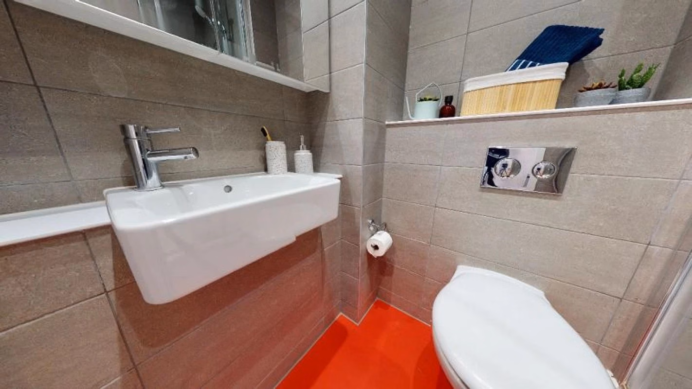 Amenities?w=400&h=260&fit=crop&q=40&auto=format&trim=auto