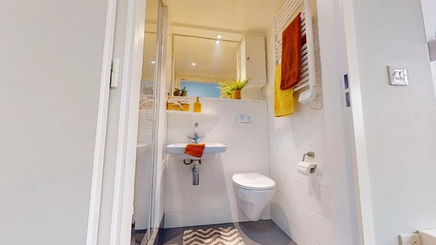 Amenities?w=400&h=260&fit=crop&q=40&auto=format&trim=auto