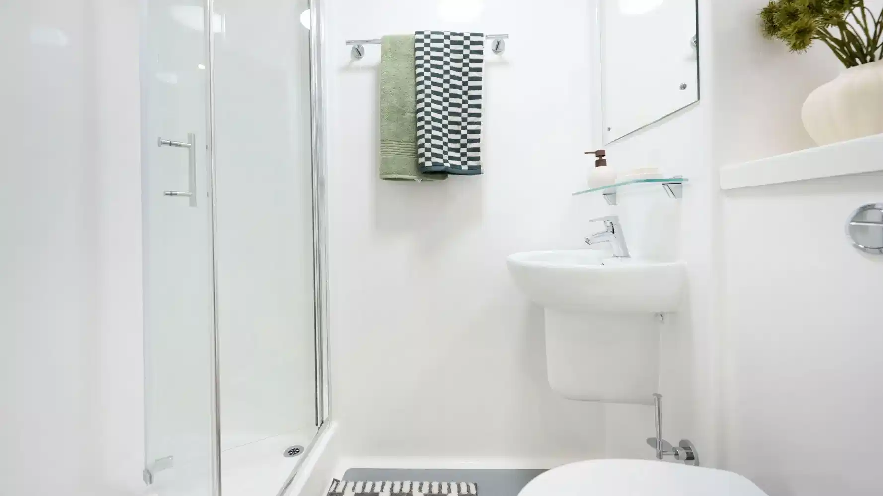 Exterior?w=400&h=260&fit=crop&q=40&auto=format&trim=auto