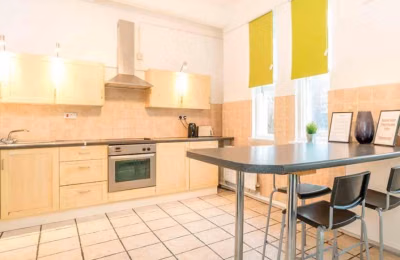 Kitchen?w=400&h=260&fit=crop&q=40&auto=format&trim=auto