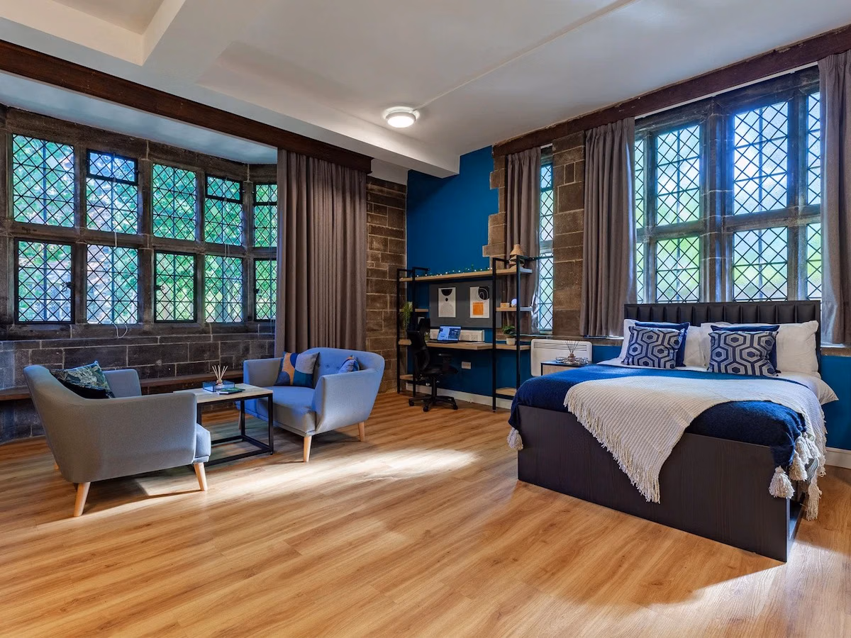 Exterior?w=400&h=260&fit=crop&q=40&auto=format&trim=auto