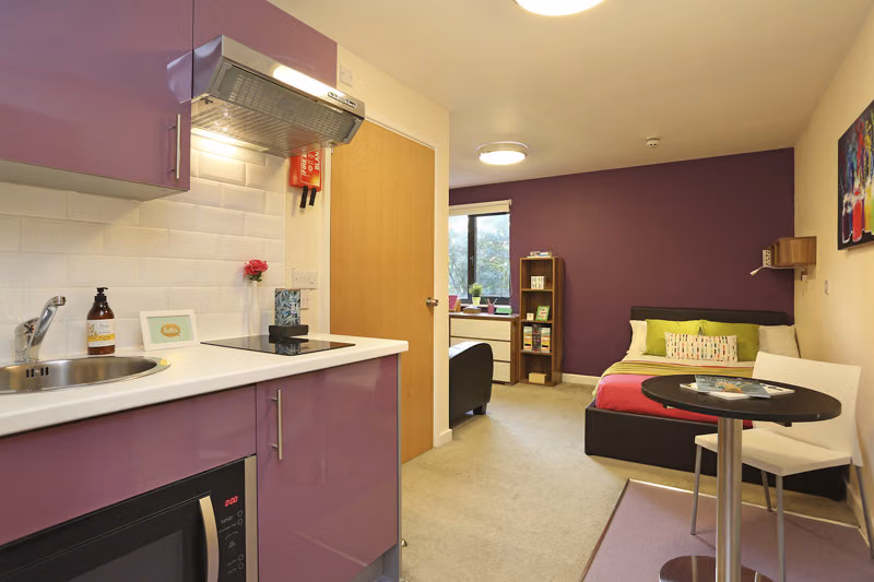 Amenities?w=400&h=260&fit=crop&q=40&auto=format&trim=auto