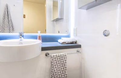 Amenities?w=400&h=260&fit=crop&q=40&auto=format&trim=auto