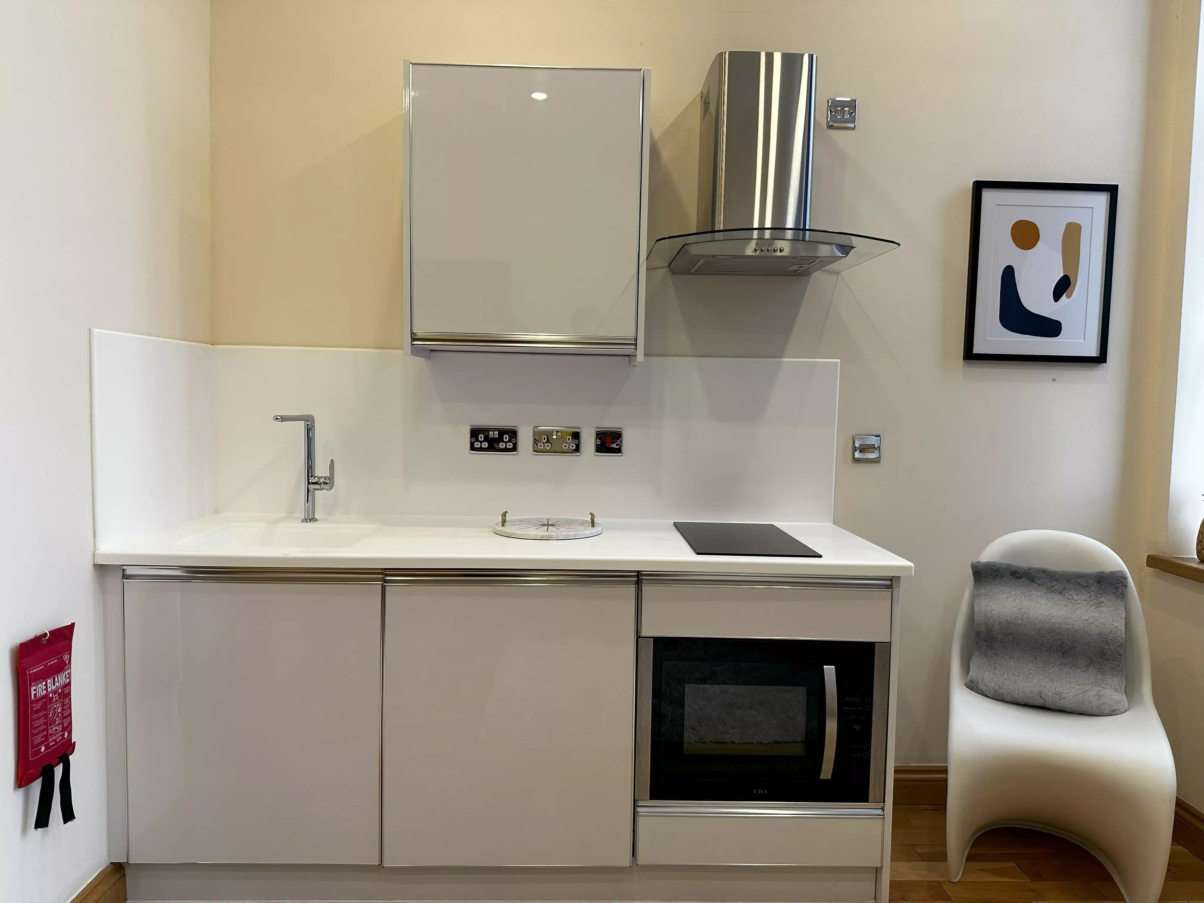 Exterior?w=400&h=260&fit=crop&q=40&auto=format&trim=auto