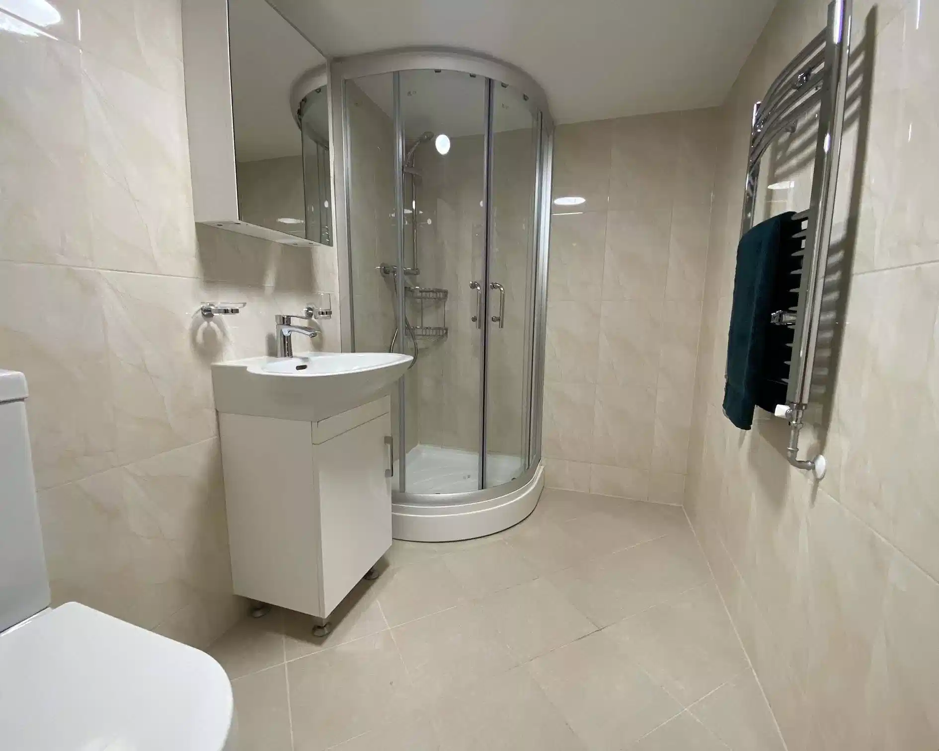 Amenities?w=400&h=260&fit=crop&q=40&auto=format&trim=auto