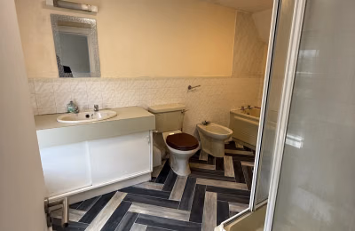 Room in a 14 Bedroom Apartment, 3 Clonskeagh Road, Rathmines, Dublin (D06 W0X9) - Dublin, Ireland - 3 Bedroom 2 Bathroom Apartment - Bathroom