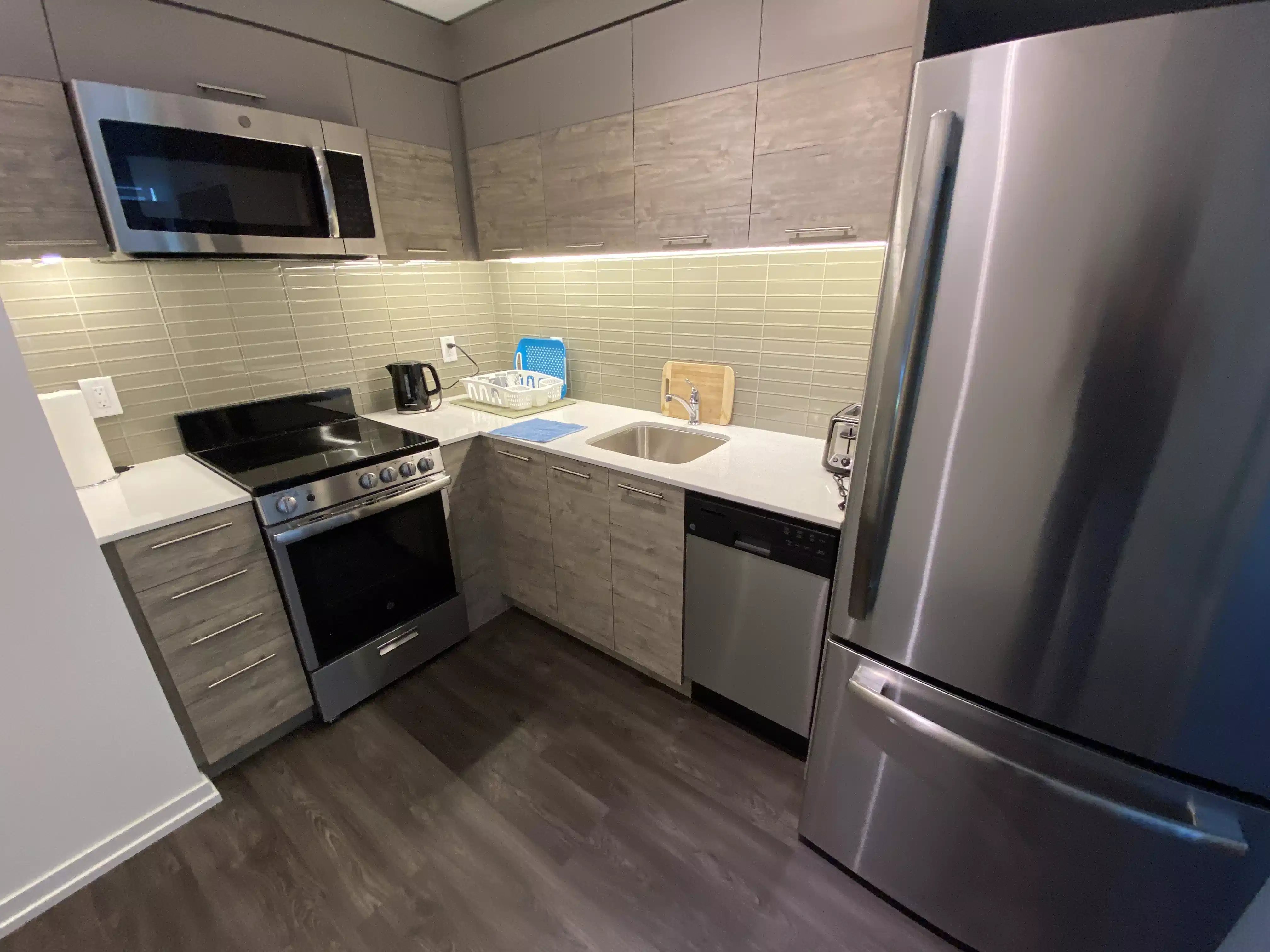 Bathroom?w=400&h=260&fit=crop&q=40&auto=format&trim=auto