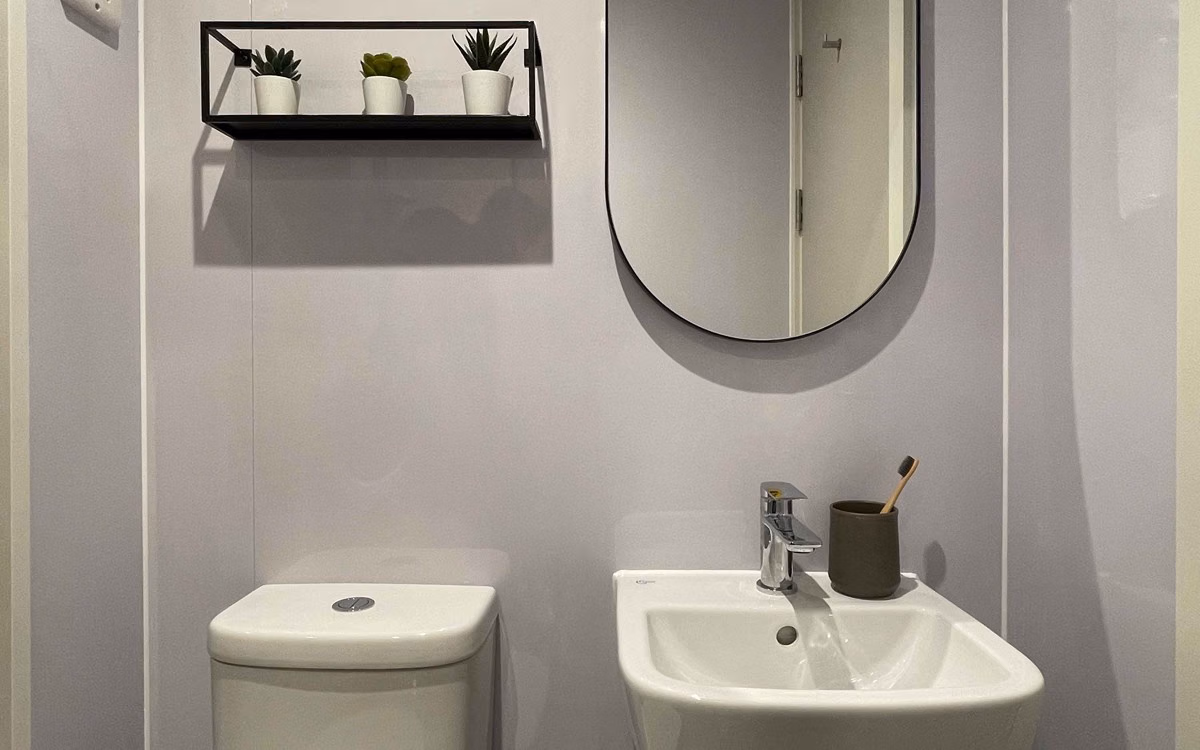 Exterior?w=400&h=260&fit=crop&q=40&auto=format&trim=auto