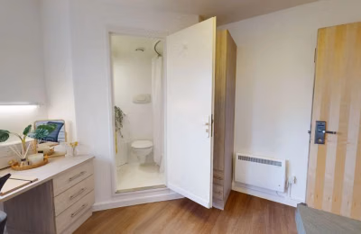 Amenities?w=400&h=260&fit=crop&q=40&auto=format&trim=auto