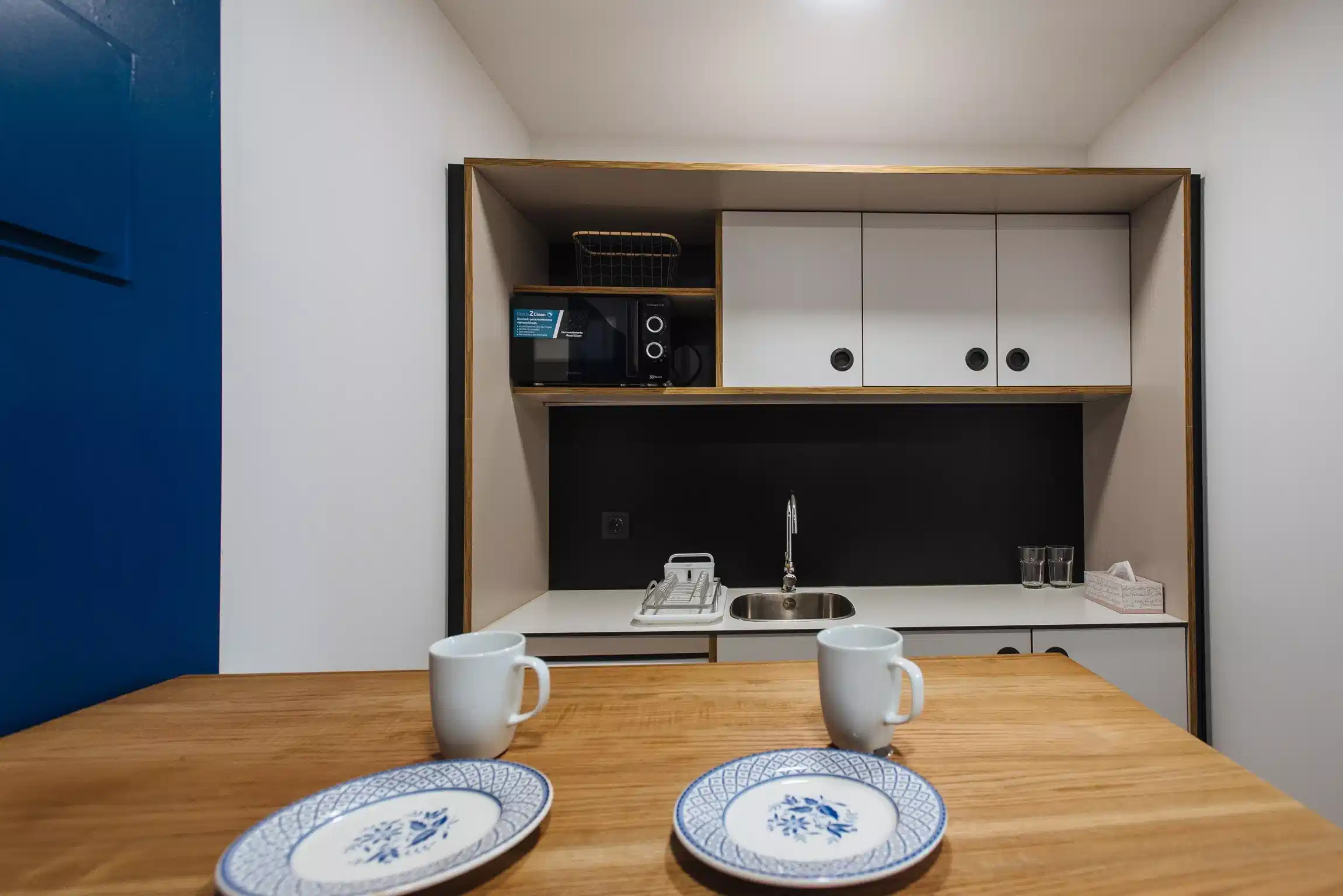 Common Area?w=400&h=260&fit=crop&q=40&auto=format&trim=auto