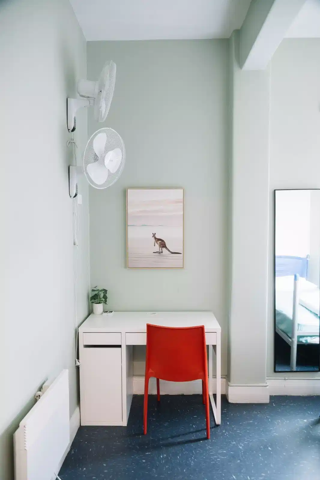 Common Area?w=400&h=260&fit=crop&q=40&auto=format&trim=auto