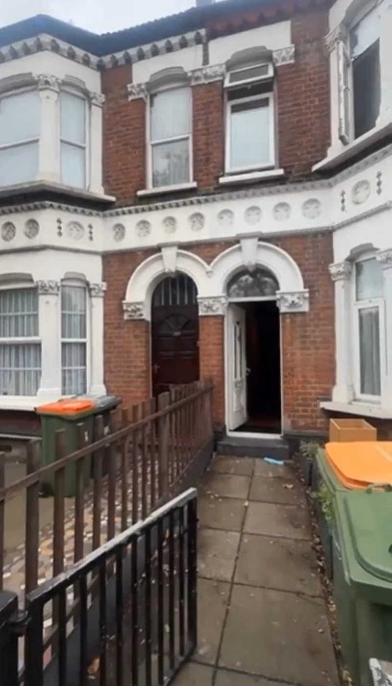 ?w=400&h=260&fit=crop&q=40&auto=format&trim=auto