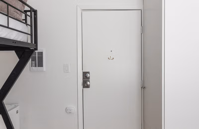 Exterior?w=400&h=260&fit=crop&q=40&auto=format&trim=auto