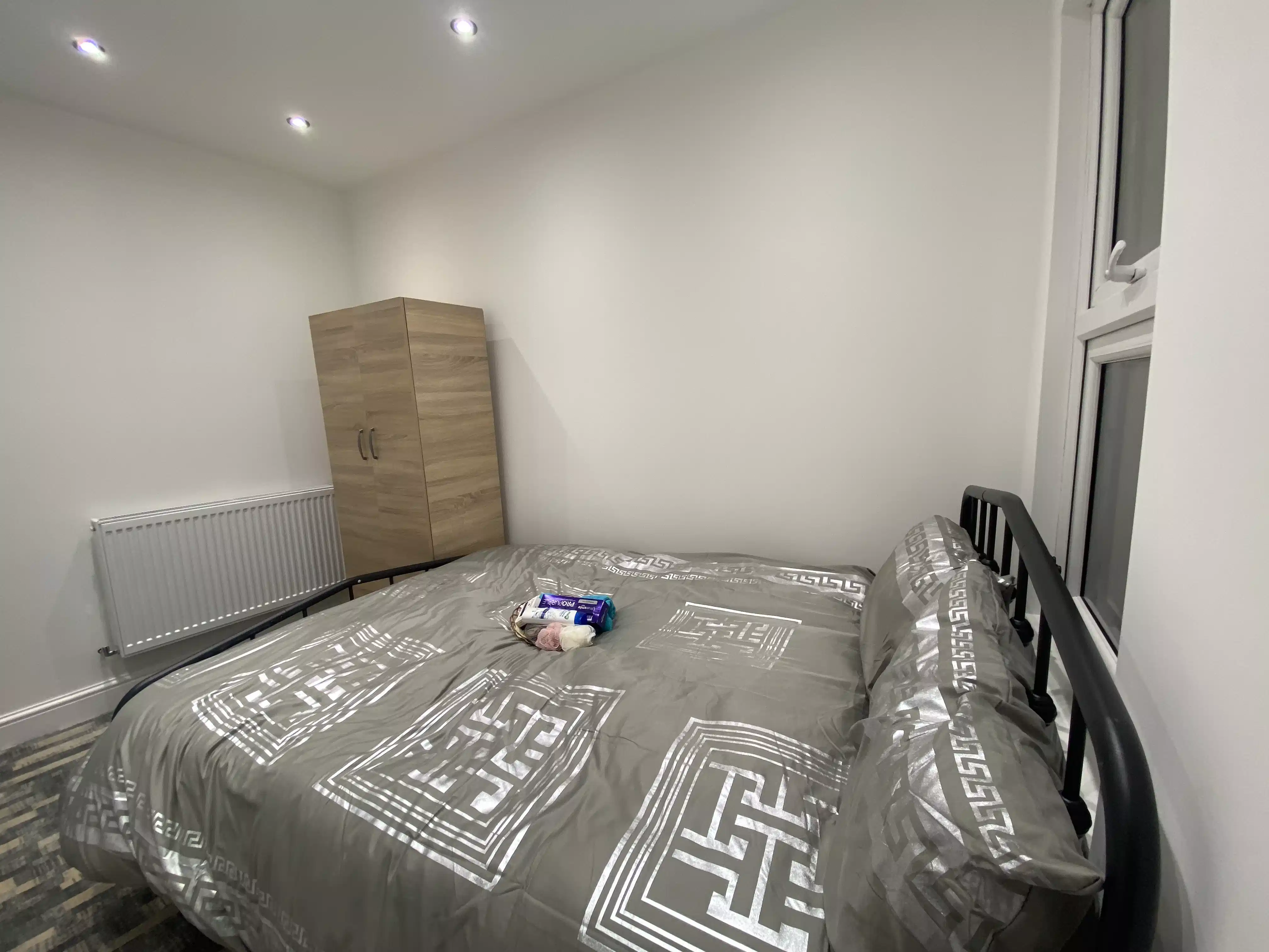 Loft Ensuite - Kitchen?w=400&h=260&fit=crop&q=40&auto=format&trim=auto