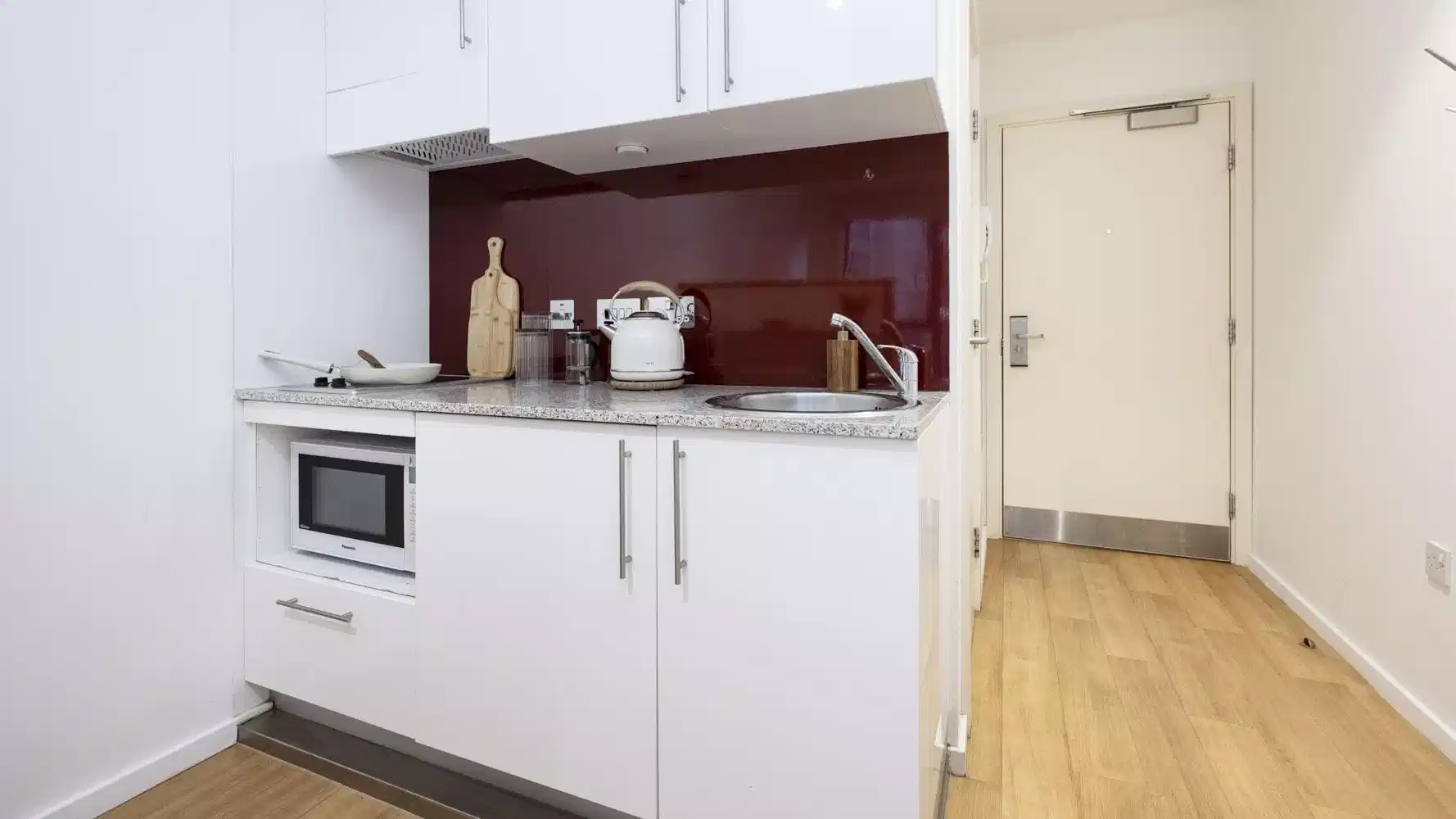 Bedroom?w=400&h=260&fit=crop&q=40&auto=format&trim=auto