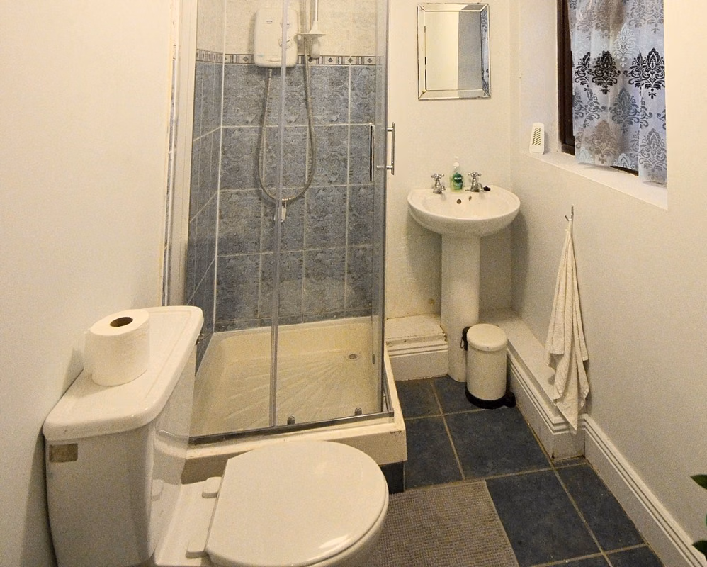 Common Area?w=400&h=260&fit=crop&q=40&auto=format&trim=auto