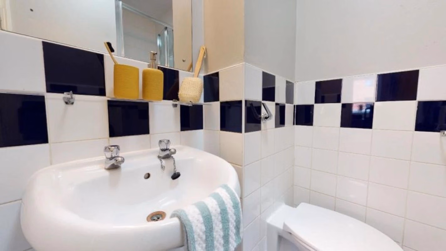 Amenities?w=400&h=260&fit=crop&q=40&auto=format&trim=auto