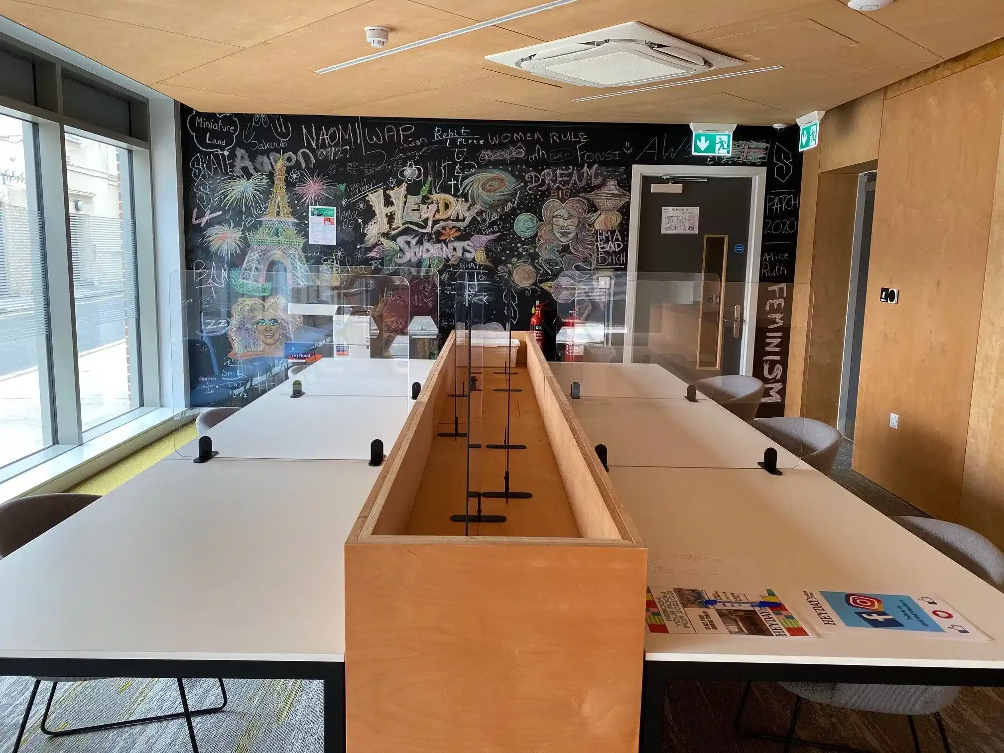 Exterior?w=400&h=260&fit=crop&q=40&auto=format&trim=auto