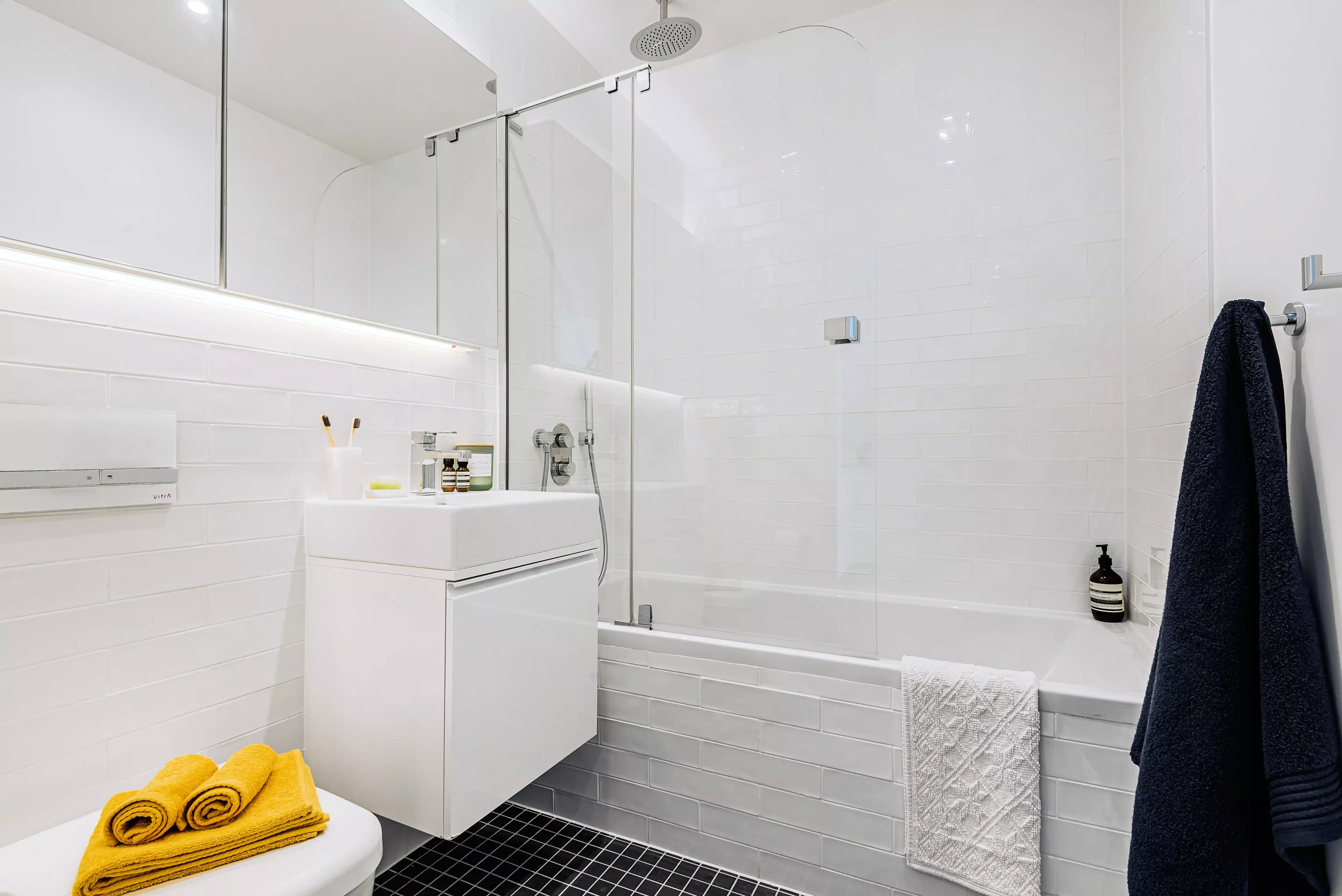 Kitchen?w=400&h=260&fit=crop&q=40&auto=format&trim=auto