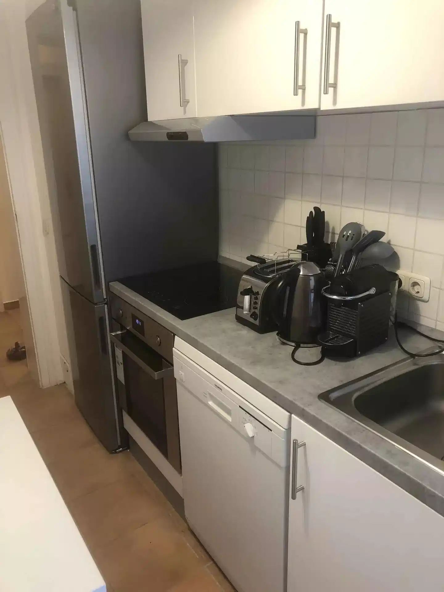 Amenities?w=400&h=260&fit=crop&q=40&auto=format&trim=auto