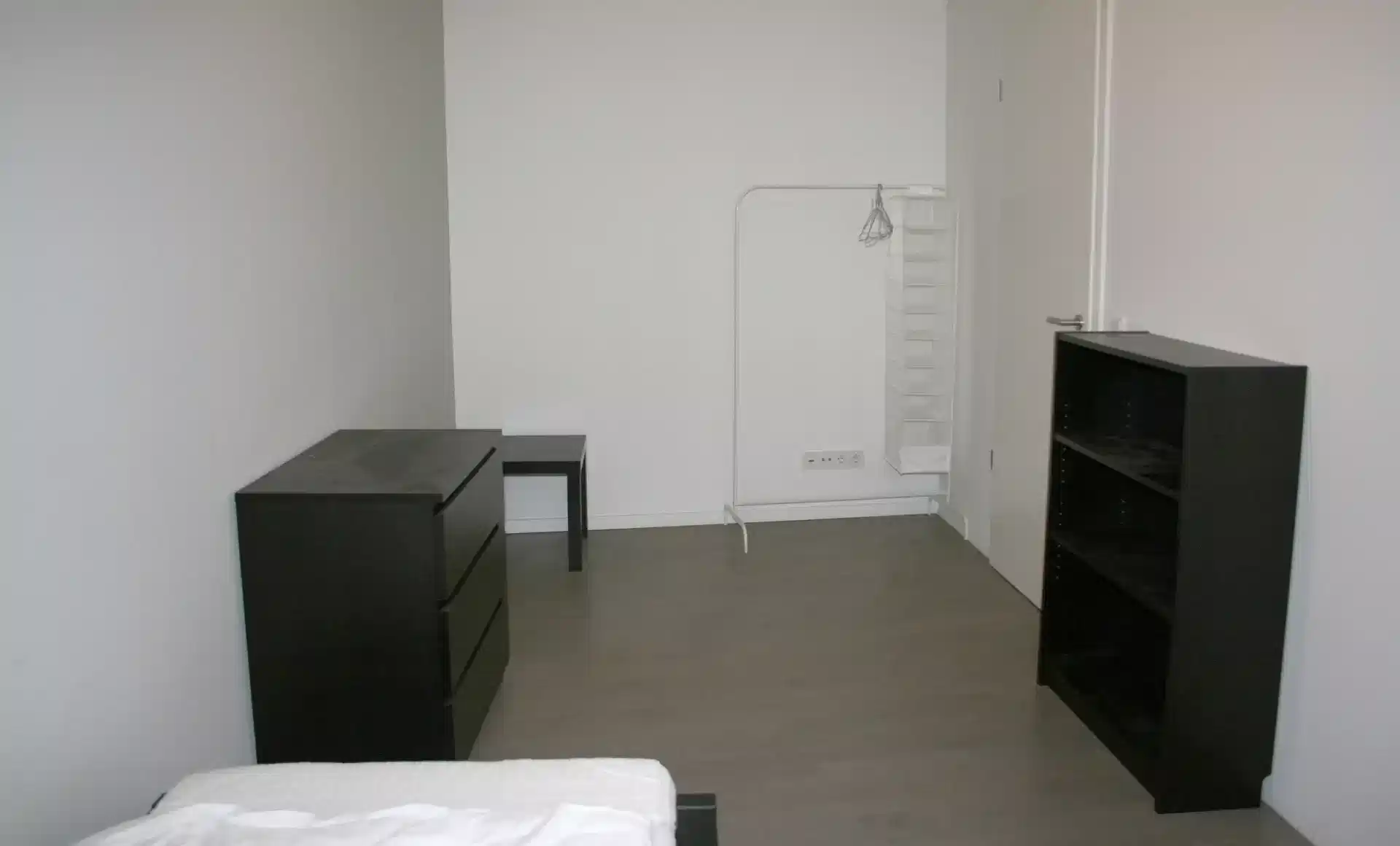 Exterior?w=400&h=260&fit=crop&q=40&auto=format&trim=auto