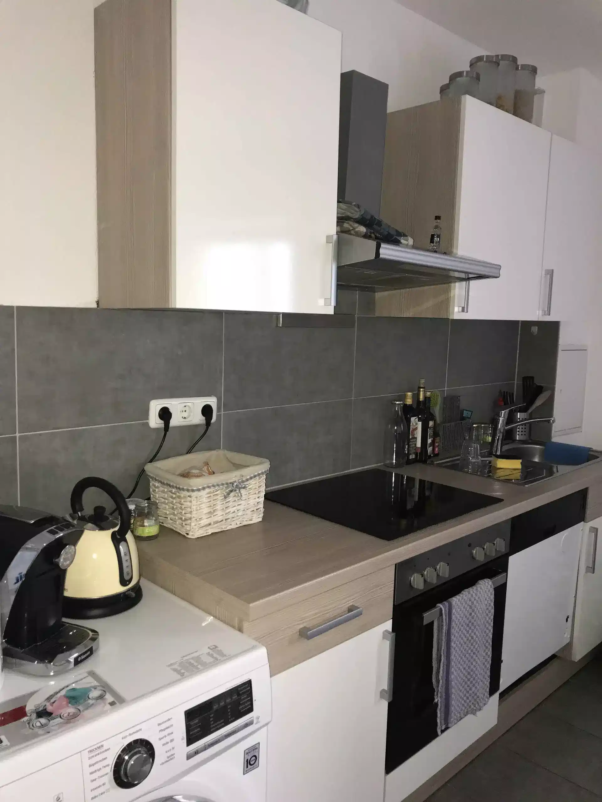 Amenities?w=400&h=260&fit=crop&q=40&auto=format&trim=auto