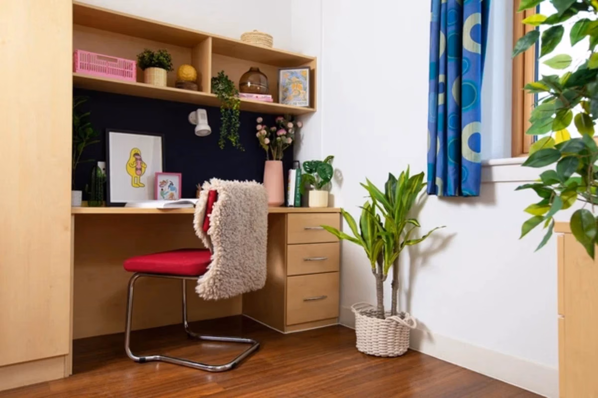 Amenities?w=400&h=260&fit=crop&q=40&auto=format&trim=auto