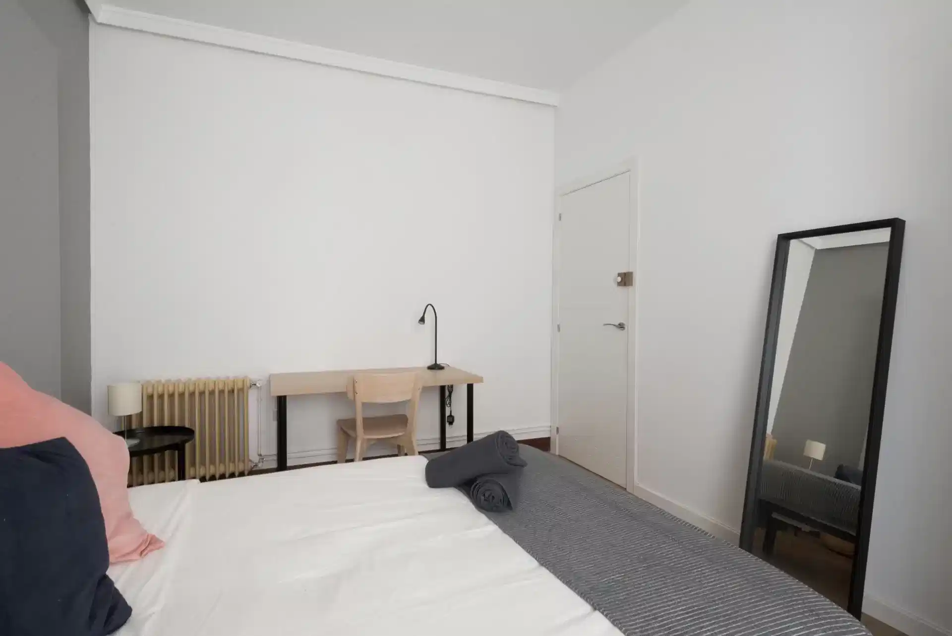 Common Area?w=400&h=260&fit=crop&q=40&auto=format&trim=auto