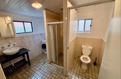 Exterior?w=400&h=260&fit=crop&q=40&auto=format&trim=auto