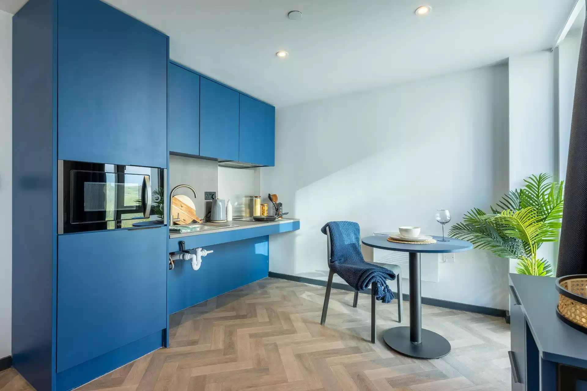 Common Area?w=400&h=260&fit=crop&q=40&auto=format&trim=auto