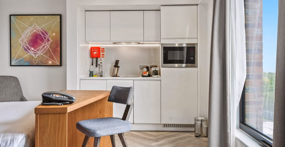 Exterior?w=400&h=260&fit=crop&q=40&auto=format&trim=auto