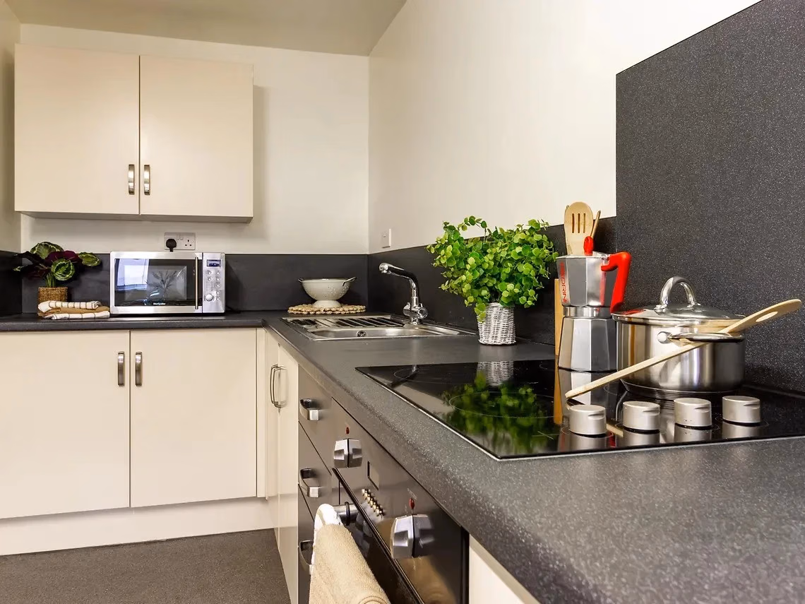 Amenities?w=400&h=260&fit=crop&q=40&auto=format&trim=auto