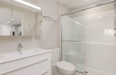 GEC King Edward, Vancouver - Vancouver, Canada - Bathroom