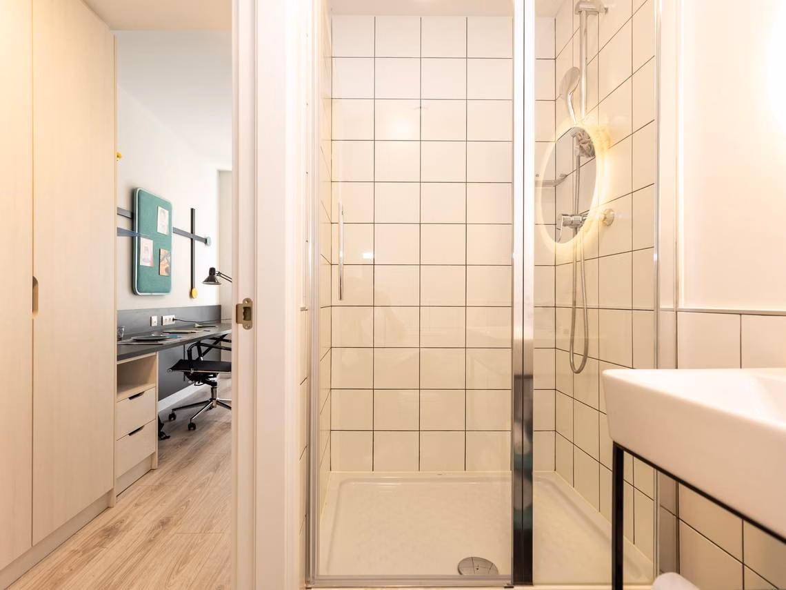 Amenities?w=400&h=260&fit=crop&q=40&auto=format&trim=auto