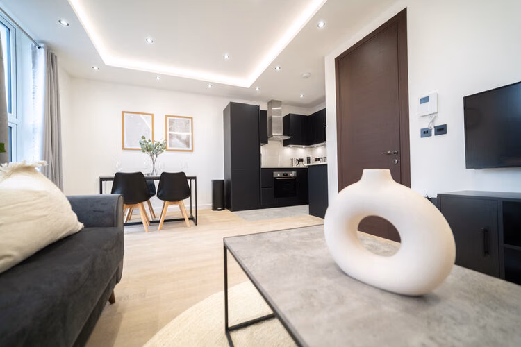 Exterior?w=400&h=260&fit=crop&q=40&auto=format&trim=auto