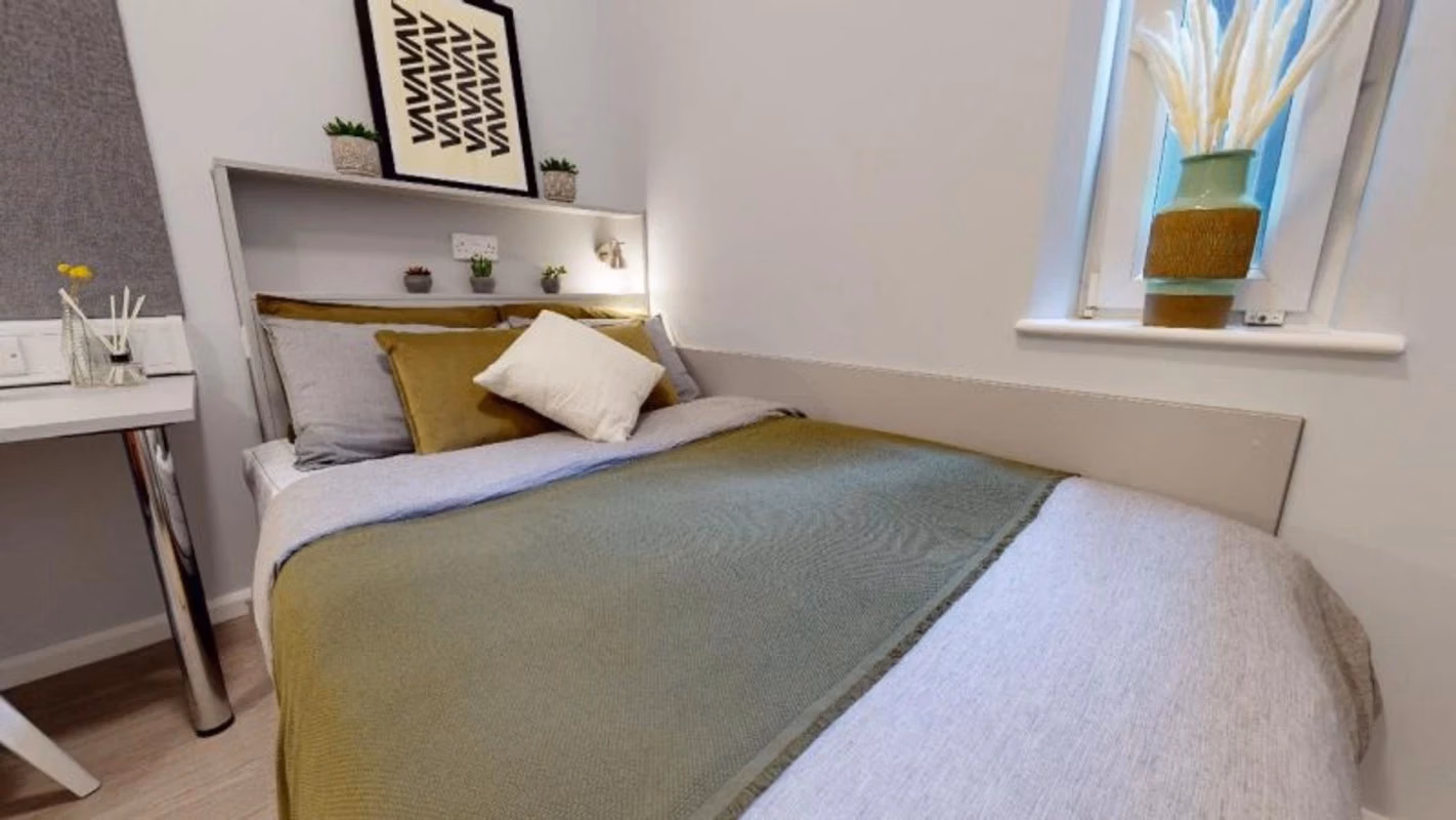 Common Area?w=400&h=260&fit=crop&q=40&auto=format&trim=auto