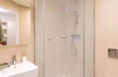 Amenities?w=400&h=260&fit=crop&q=40&auto=format&trim=auto
