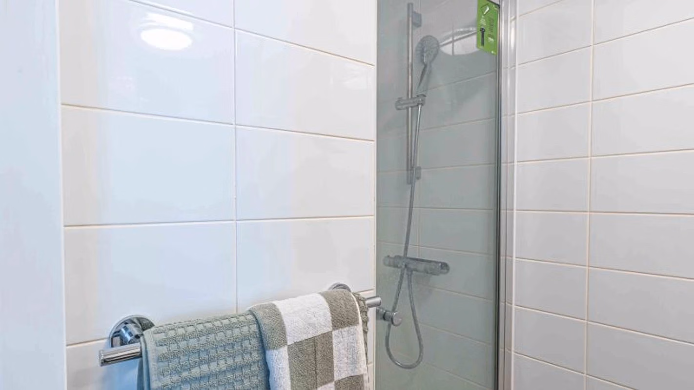 Amenities?w=400&h=260&fit=crop&q=40&auto=format&trim=auto