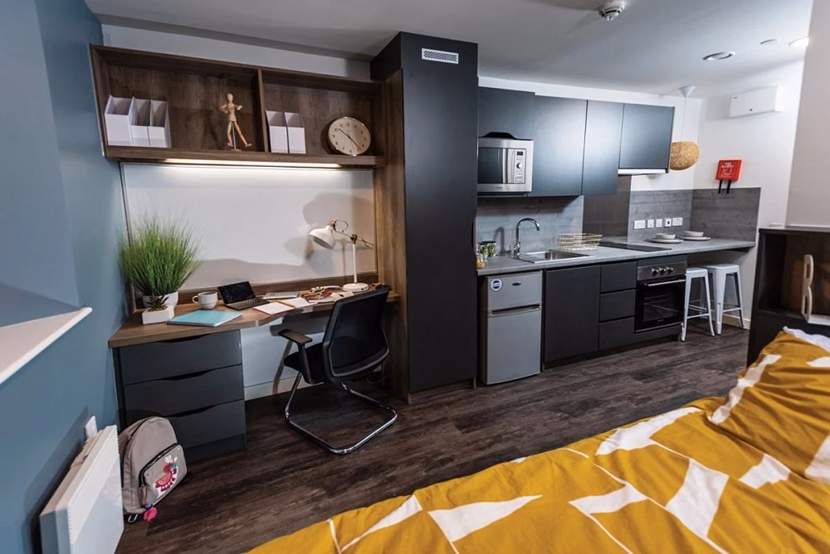 Amenities?w=400&h=260&fit=crop&q=40&auto=format&trim=auto