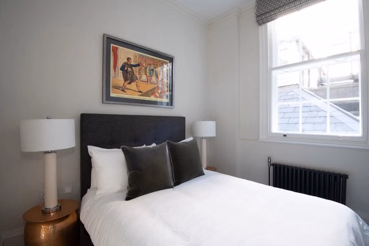 Exterior?w=400&h=260&fit=crop&q=40&auto=format&trim=auto