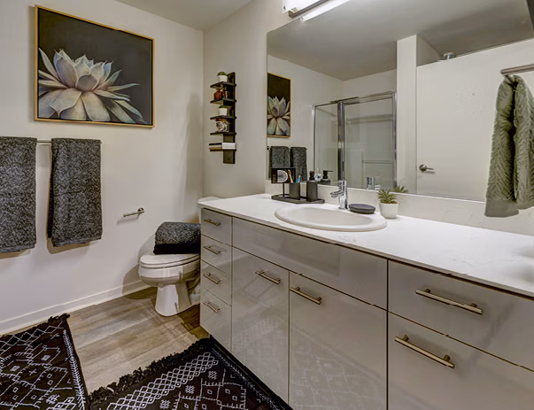 Exterior?w=400&h=260&fit=crop&q=40&auto=format&trim=auto