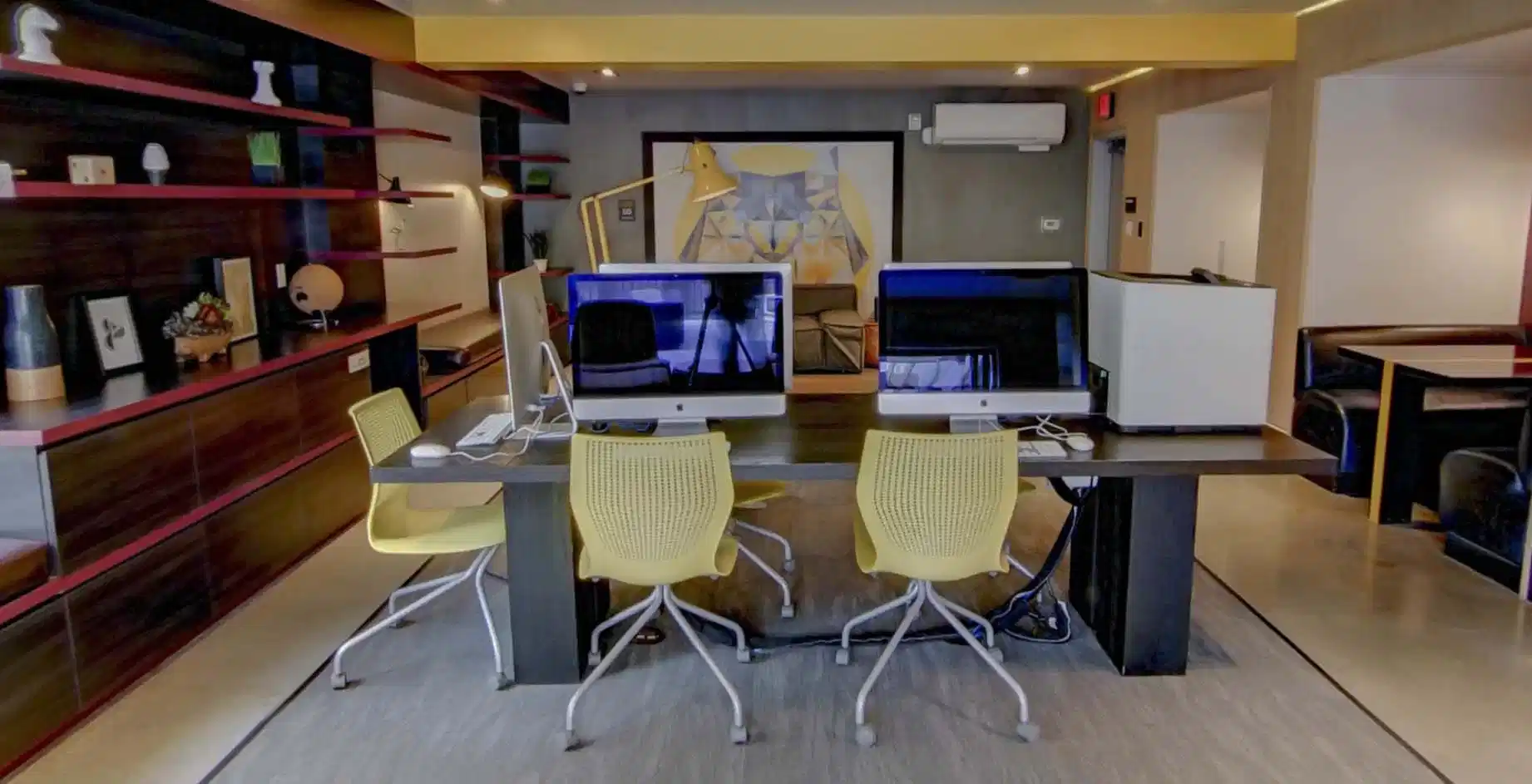 Exterior?w=400&h=260&fit=crop&q=40&auto=format&trim=auto