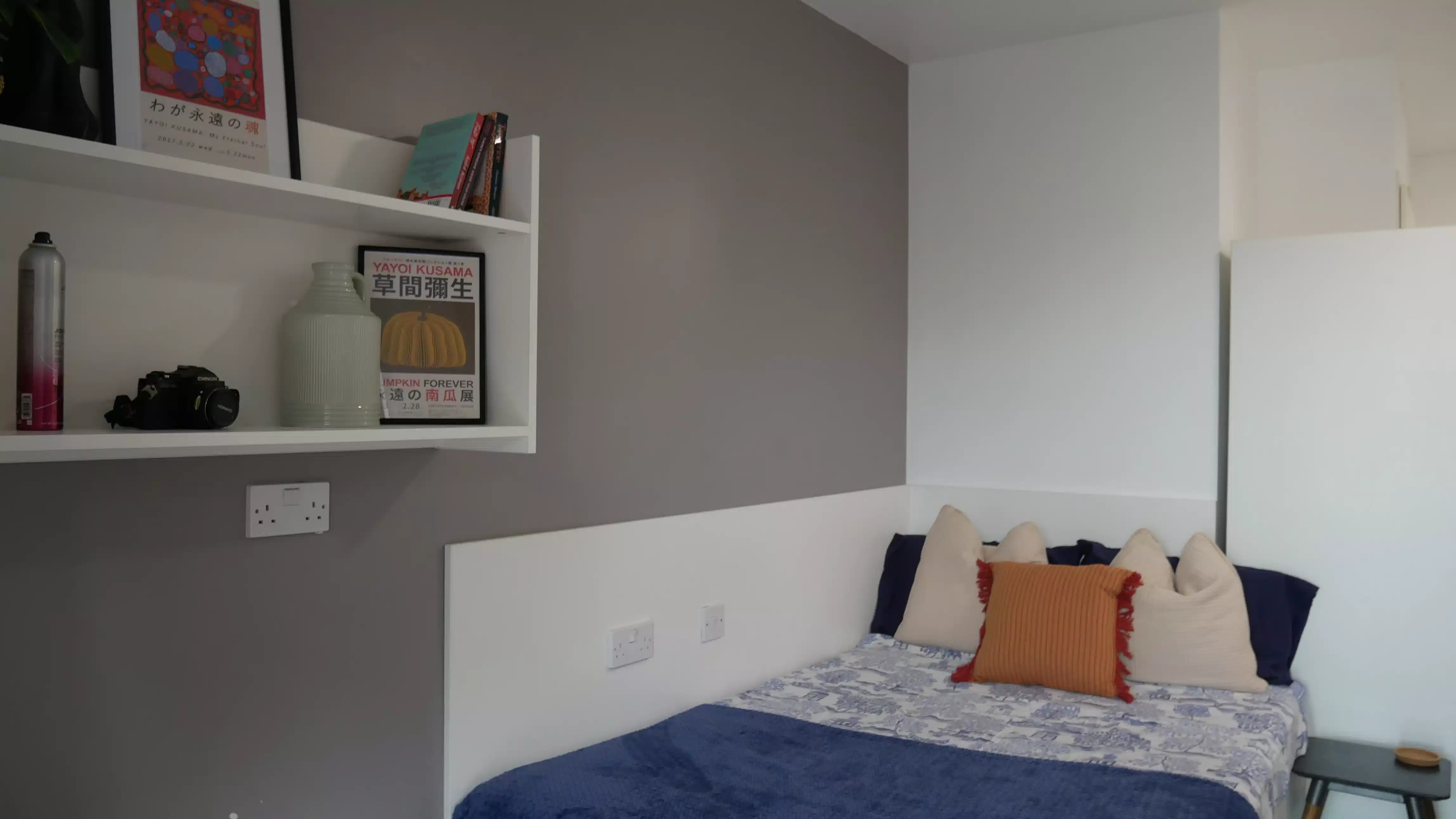 Exterior?w=400&h=260&fit=crop&q=40&auto=format&trim=auto