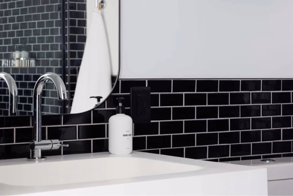 Newark Urby, Newark - Newark, New Jersey, United States - Bathroom