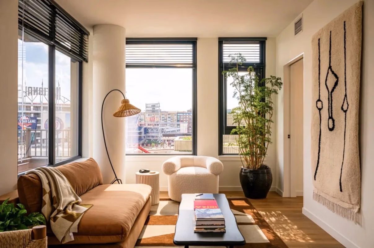 Amenities?w=400&h=260&fit=crop&q=40&auto=format&trim=auto