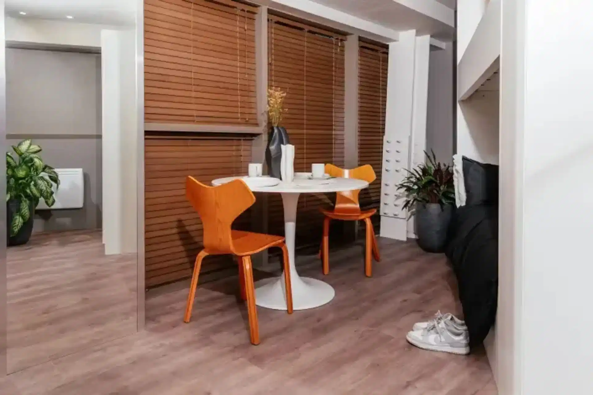 Amenities?w=400&h=260&fit=crop&q=40&auto=format&trim=auto